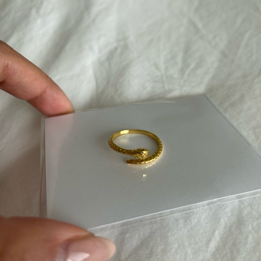 Elegant Gold Snake Ring